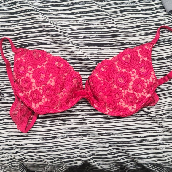 SEXY RED LACE VICTORIAS SECRET BRA - Picture 4 of 4